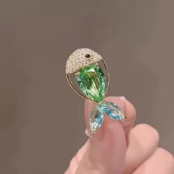  Crystal Rhinestone Zircon Fish Brooch Pin